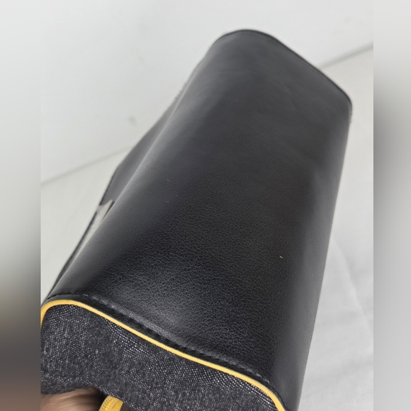 Bulgari Parfumes In Black With Yellow Trim Toiletry Bag - Picture 8 of 11